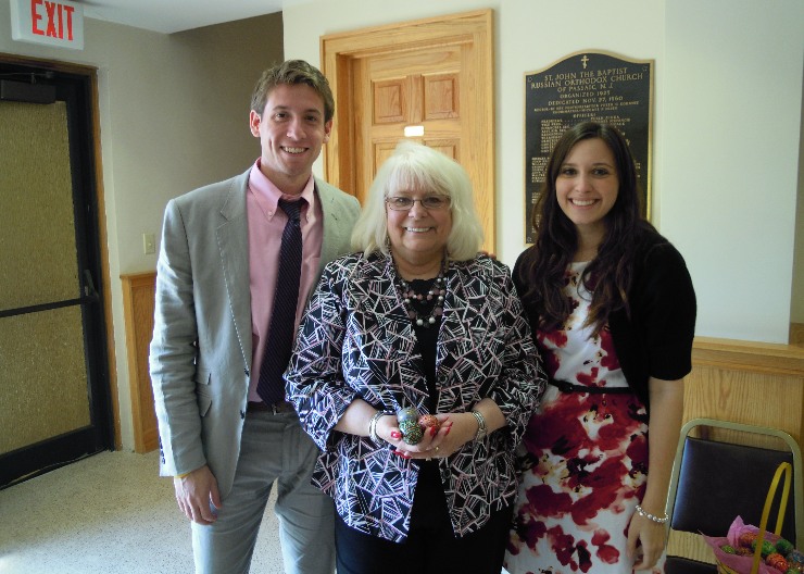 Scott, Cathy and Caitlyn ready to hand out Easter eggs.....4 from Christ is Risen!  Indeed He is Risen!